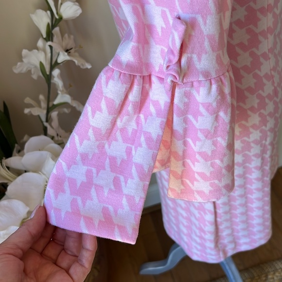 NWT Tyler Boe Pink Geometric Bell Sleeve Dress. Size XS - Picture 5 of 6